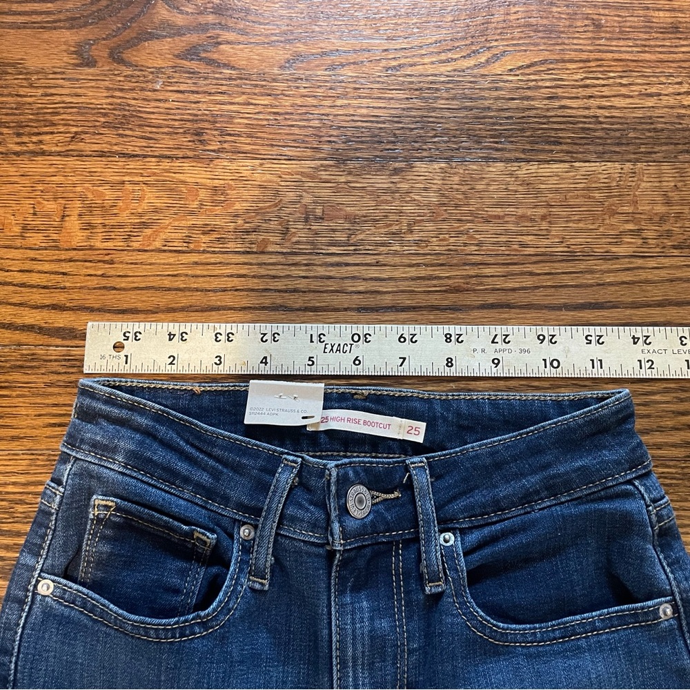 Levi’s 725 High Rise Bootcut - Picture 8 of 14